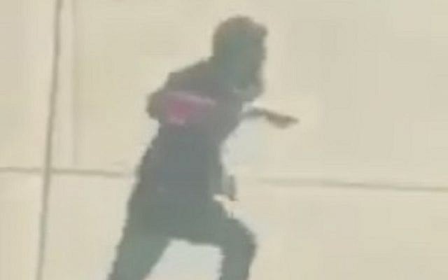 New footage appears to show NY attack suspect Sayfullo Saipov after exiting his truck on October 31, 2017 (YouTube screenshot) New footage appears to show NY attack suspect Sayfullo Saipov after exiting his truck on October 31, 2017 (YouTube screenshot)