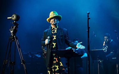 Culture Club lead singer Boy George performs on stage at a November 7, 2017 concert in Tel Aviv. (Courtesy)