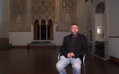 Santiago Palomero Plaza, director of the Museo Sefardi, giving a massive online class in the Deciphering Secrets series. (Screenshot/Courtesy)