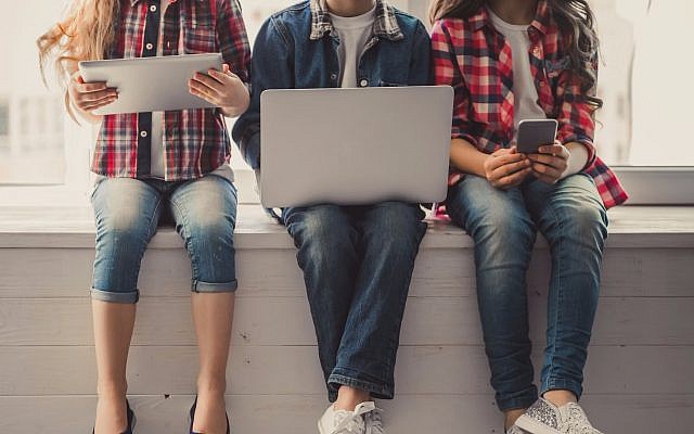 Bezeq survey on internet use shows Israeli teenagers prefer Instagram to Facebook in 2017 (vadimguzhva, iStock by Getty images) Bezeq survey on internet use shows Israeli teenagers prefer Instagram to Facebook in 2017 (vadimguzhva, iStock by Getty images)