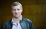 Former tourism minister Stas Misezhnikov arrives at the Tel Aviv Magistrate's Court on November 21, 2017. (Flash90)