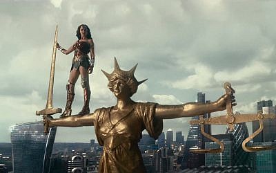 Wonder Woman (Gal Gadot) in the trailer for 'Justice League' released on October 8, 2017. (Screen capture:YouTube)
