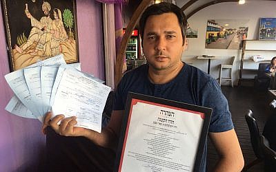 Hanoch Steimeker, owner of the Hodu Hakatan restaurant in Beersheba. (Courtesy Hashgacha Pratit)