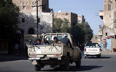 Houthi fighters sit in the back of a pick-up truck in the Yemeni capital Sana'a on December 2, 2017. (AFP Photo/Mohammed Huwais)