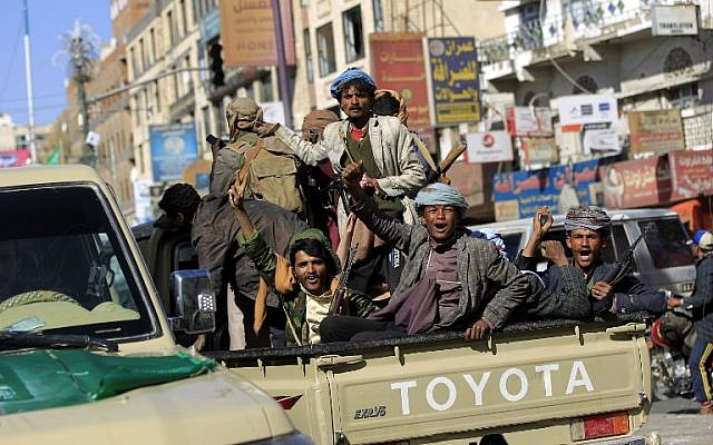 Houthi rebel fighters are seen riding an armored vehicle outside of the residence of Yemen's former president Ali Abdullah Saleh in Sana'a on December 4, 2017. (AFP PHOTO / MOHAMMED HUWAIS) Houthi rebel fighters are seen riding an armored vehicle outside of the residence of Yemen's former president Ali Abdullah Saleh in Sana'a on December 4, 2017. (AFP PHOTO / MOHAMMED HUWAIS)