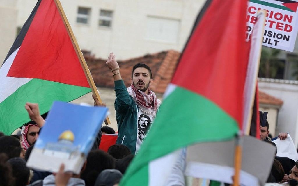 Protesters shout slogans and wave the Jordanian flag during a protest near the American Embassy in Amman against US President Donald Trump's decision to recognize Jerusalem as the capital of Israel on December 7, 2017. (AFP PHOTO/KHALIL MAZRAAWI)