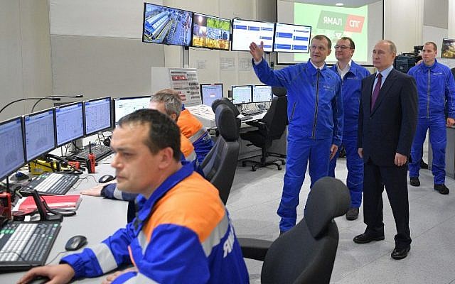 Russian President Vladimir Putin (3rd R) visits the Yamal LNG plant in the port of Sabetta on the Yamal peninsula beyond the Arctic circle on December 8, 2017. (AFP PHOTO / SPUTNIK / Alexey DRUZHININ) Russian President Vladimir Putin (3rd R) visits the Yamal LNG plant in the port of Sabetta on the Yamal peninsula beyond the Arctic circle on December 8, 2017. (AFP PHOTO / SPUTNIK / Alexey DRUZHININ)