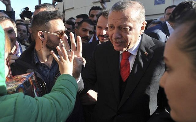 Turkey's President Recep Tayyip Erdogan (R) greets members of the Muslim community during his visit to Komotini, northeast Greece, on December 8, 2017.
(AFP/str) Turkey's President Recep Tayyip Erdogan (R) greets members of the Muslim community during his visit to Komotini, northeast Greece, on December 8, 2017.
(AFP/str)