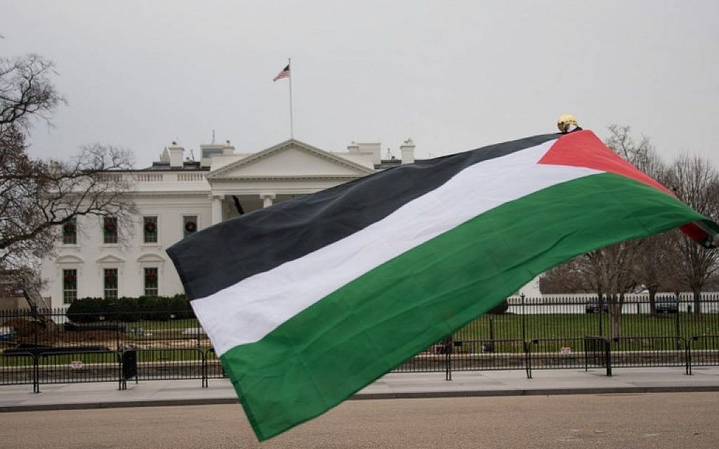 A Palestinian flag waves in front of the White House on December 8, 2017, in Washington, DC, at a protest against US President Donald Trump's declaration of Jerusalem as Israel's capital. (AFP PHOTO / mari matsuri) A Palestinian flag waves in front of the White House on December 8, 2017, in Washington, DC, at a protest against US President Donald Trump's declaration of Jerusalem as Israel's capital. (AFP PHOTO / mari matsuri)
