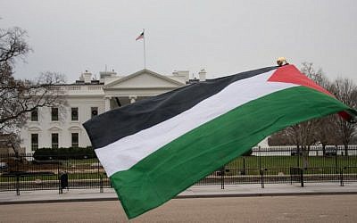 A Palestinian flag waves in front of the White House on December 8, 2017, in Washington, DC, at a protest against US President Donald Trump's declaration of Jerusalem as Israel's capital. (AFP PHOTO / mari matsuri)