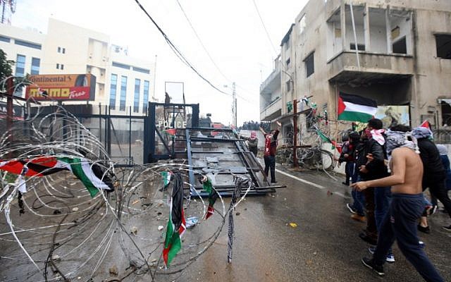 Protestors clash with Lebanese security forces during a demonstration outside the US embassy in Awkar, on the outskirts of the Lebanese capital Beirut, on December 10, 2017 (AFP/ANWAR AMRO) Protestors clash with Lebanese security forces during a demonstration outside the US embassy in Awkar, on the outskirts of the Lebanese capital Beirut, on December 10, 2017 (AFP/ANWAR AMRO)