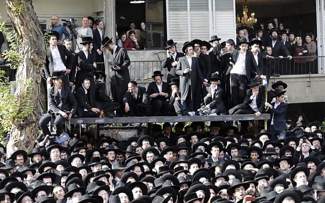 People attend the funeral of top spiritual authority for ultra-Orthodox Jews in Israel and around the world, Rabbi Aaron Yehuda Leib Shteinman, in the central Israeli city of Bnei Brak on December 12, 2017.(AFP PHOTO / Menahem KAHANA) People attend the funeral of top spiritual authority for ultra-Orthodox Jews in Israel and around the world, Rabbi Aaron Yehuda Leib Shteinman, in the central Israeli city of Bnei Brak on December 12, 2017.(AFP PHOTO / Menahem KAHANA)