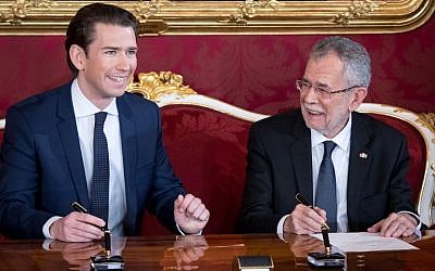 Austrian President Alexander Van der Bellen (R) and Austrian Chancellor Sebastian Kurz sign the letter of appointment during the inauguration ceremony of the new Austrian government at the Hofburg in Vienna on December 18, 2017. (AFP Photo/Vladimir Simicek)