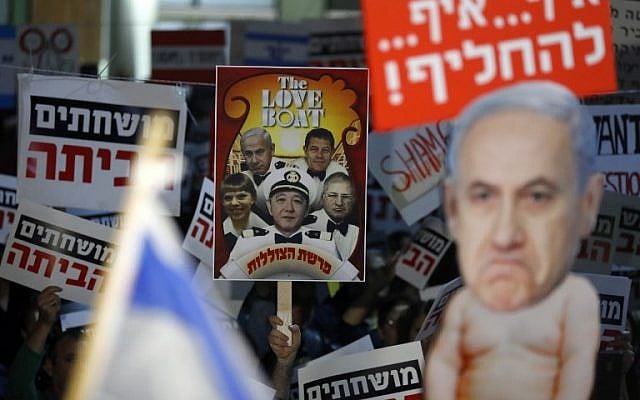 Israelis take part in a demonstration titled the 'March of Shame,' as they protest against Prime Minister Benjamin Netanyahu and government corruption in the coastal city of Tel Aviv on December 23, 2017. (AFP/JACK GUEZ) Israelis take part in a demonstration titled the 'March of Shame,' as they protest against Prime Minister Benjamin Netanyahu and government corruption in the coastal city of Tel Aviv on December 23, 2017. (AFP/JACK GUEZ)