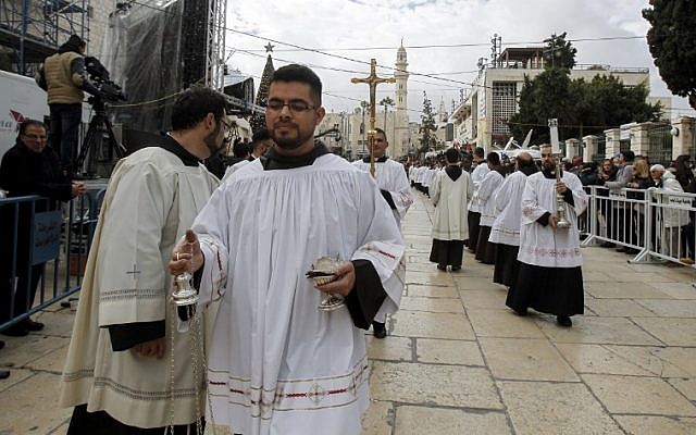 Roman Catholic deacons and clergymen walk in a procession prior to Christmas eve at the Church of the Nativity compound in the West Bank city of Bethlehem on December 24, 2017. (AFP PHOTO / Musa AL SHAER) Roman Catholic deacons and clergymen walk in a procession prior to Christmas eve at the Church of the Nativity compound in the West Bank city of Bethlehem on December 24, 2017. (AFP PHOTO / Musa AL SHAER)