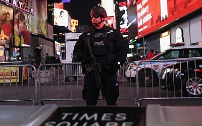 A policeman stands guard in Times Square near the site of a pipe bomb explosion on December 11, 2017.  (John Moore/Getty Images/AFP)