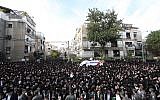 Thousands of mourners attend the funeral of Rabbi Aharon Yehudah Leib Steinman in Bnei Brak, December 12, 2017. (Yonatan Sindel/ Flash90)