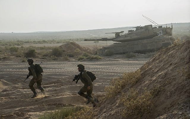 Illustrative. IDF soldiers train next to a tank at the Tzeelim army base in southern Israel on August 19, 2015. (Israel Defense Forces/Flickr) Illustrative. IDF soldiers train next to a tank at the Tzeelim army base in southern Israel on August 19, 2015. (Israel Defense Forces/Flickr)
