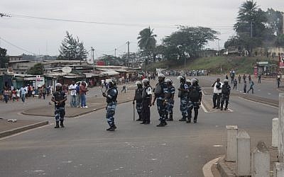 Police in Libreville, Gabon, in 2009. (illustrative photo: CC BY-SA, Bruno Ben MOUBAMBA, Flickr)