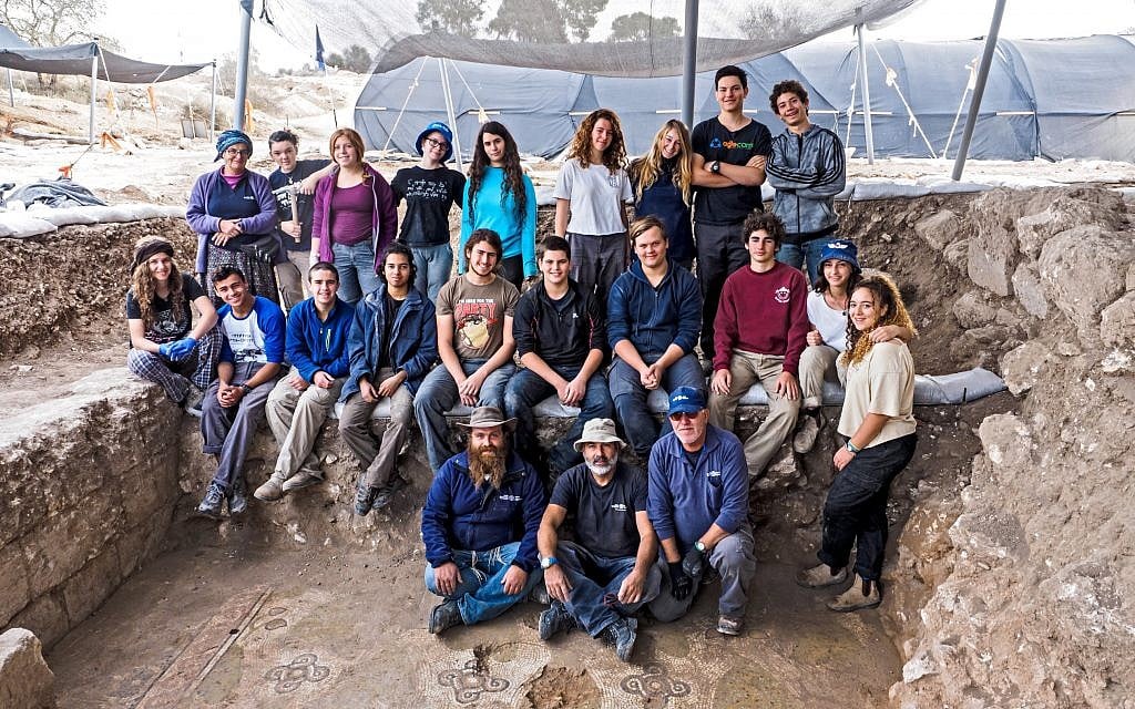 Volunteers and students who excavated the mosaic floor at a Byzantine-period church complex found in Ramat Beit Shemesh, 2017. (Assaf Peretz, Israel Antiquities Authority)