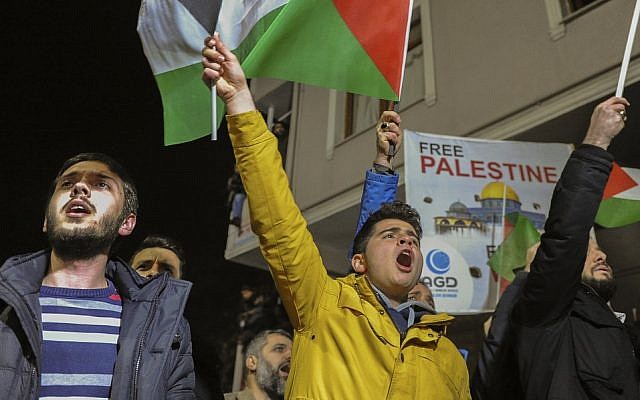 Protesters, some waving Palestinian flags chant anti-US slogans during a demonstration near the US Consulate in Istanbul, late Wednesday, Dec. 6, 2017. (AP Photo/Omer Kuscu) Protesters, some waving Palestinian flags chant anti-US slogans during a demonstration near the US Consulate in Istanbul, late Wednesday, Dec. 6, 2017. (AP Photo/Omer Kuscu)