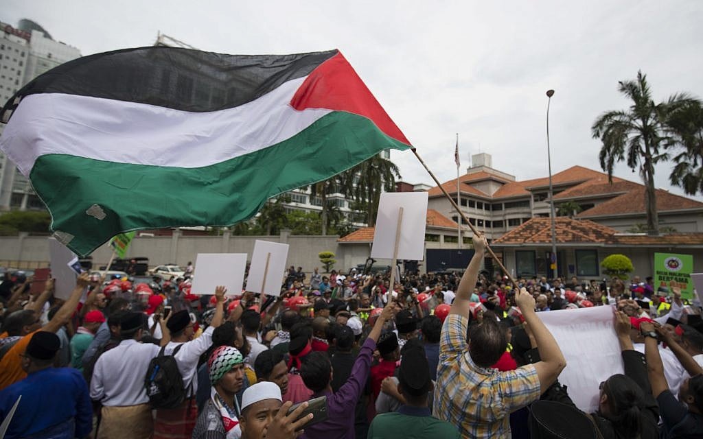 Protesters wave Palestinian flags during a protest outside the US Embassy in Kuala Lumpur, Malaysia, December 8, 2017. (AP Photo/Vincent Thian) Protesters wave Palestinian flags during a protest outside the US Embassy in Kuala Lumpur, Malaysia, December 8, 2017. (AP Photo/Vincent Thian)