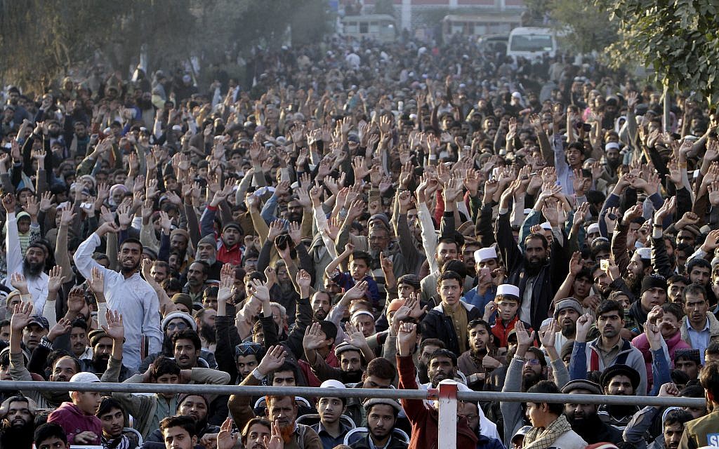 Supporters of the Pakistan Defense Council, an alliance of hardline Islamist religious parties chant slogans during a rally against America, in Lahore, Pakistan, December 17, 2017. (K.M. Chaudary/AP)