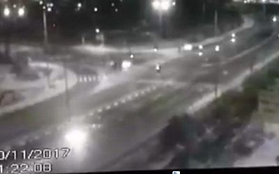 Video footage of speeding car on November 30, 2017, which led to the arrest of two Bedouin Israelis over the killing of IDF soldier Ron Kokia in Arad. (Screen capture: Channel 2)