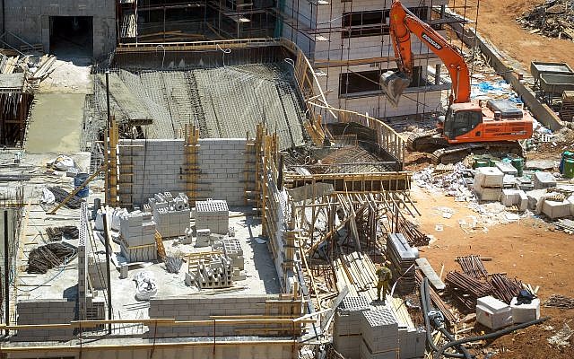 Illustrative image of rescue workers at the site of a roof collapse at a construction site on June 1, 2017, in Ganei Tikva. (Roy Alima/Flash90) Illustrative image of rescue workers at the site of a roof collapse at a construction site on June 1, 2017, in Ganei Tikva. (Roy Alima/Flash90)