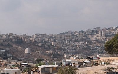 A view of the Palestinian town of Eizariya, November 27, 2017 (Yaniv Nadav/Flash90)