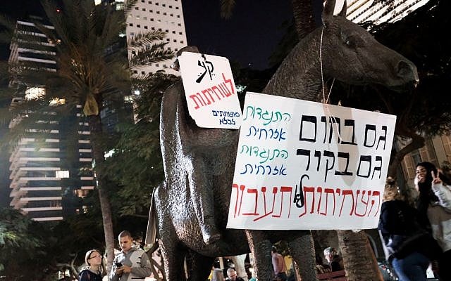 Protesters carry signs at the anti-corruption 'march of shame' in Tel Aviv on December 2, 2017. (Tomer Neuberg/Flash90) Protesters carry signs at the anti-corruption 'march of shame' in Tel Aviv on December 2, 2017. (Tomer Neuberg/Flash90)