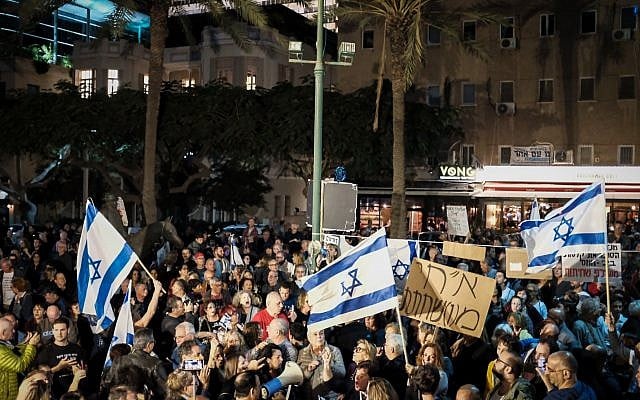 Protesters take part in the anti-corruption 'march of shame' in Tel Aviv on December 2, 2017. (Tomer Neuberg/Flash90) Protesters take part in the anti-corruption 'march of shame' in Tel Aviv on December 2, 2017. (Tomer Neuberg/Flash90)