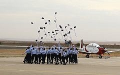 A graduation ceremony for Israeli soldiers who completed the IAF Flight Course, at the Hatzerim Air Base in the Negev desert, December 27, 2017 ( Flash90)