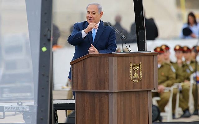 Prime Minister Benjamin Netanyahu attends the graduation ceremony for soldiers who have completed the IAF Flight Course, at the Hatzerim Air Base in the Negev desert, December 27, 2017. (Flash90) Prime Minister Benjamin Netanyahu attends the graduation ceremony for soldiers who have completed the IAF Flight Course, at the Hatzerim Air Base in the Negev desert, December 27, 2017. (Flash90)