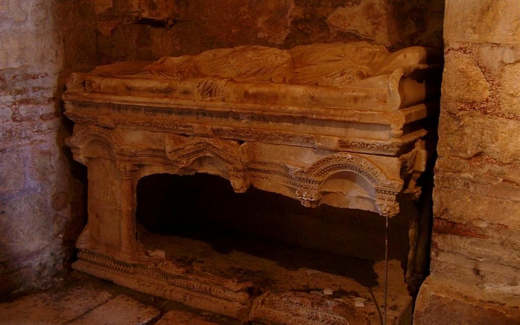What was earlier believed to be the sarcophagus of St. Nicholas at Myra, Turkey. (Sjoehest, CC-BY-SA, via wikicommons)