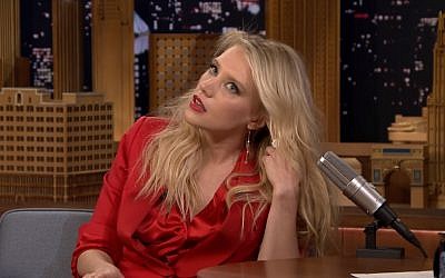 'Saturday Night Live' star Kate McKinnon doing an impersonation of Gal Gadot on 'The Tonight Show,' December 5, 2017. (Screen capture: YouTube)