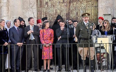 In a humorous moment during the centennial reenactment of General Allenby's proclamation, actor playing General Allenby announces he is "returning the key to Jerusalem" to the city's current mayor, Nir Barkat, December 11, 2017 (Ricky Rackman)
