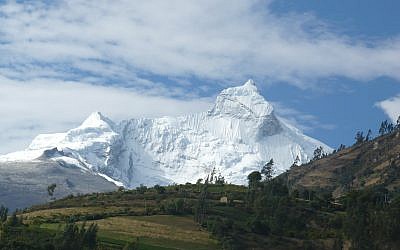 The Cordillera Blanca mountain range in Peru, part of the Andes. (Wikipedia/Clarquitecto/CC BY)