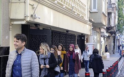 Pedestrians walk past Istanbul’s Neve Şalom Synagogue, one of the most important Jewish landmarks in Turkey. (Larry Luxner/Times of Israel)