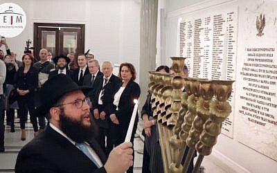 Chabad Rabbi Shalom Dov Ber Stambler lights the hannukah candles in Polish Parliament on December 12, 2017. (Screen capture/Facebook)