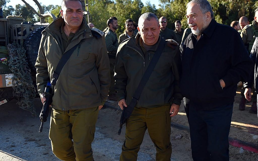 Defense Minister Avigdor Liberman R) tours and IDF exercise in southern Israel on Tuesday with IDF Chief of Staff Gadi Eisenkot on December 26 2017)