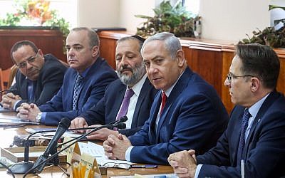 Prime Minister Benjamin Netanyahu leads the weekly government meeting in Jerusalem, on December 3, 2017 (Marc Israel Sellem/POOL; Flash 90)
