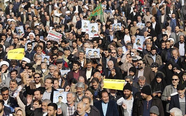 Iranian pro-government protesters take part in a march held after the weekly Friday prayers in central Tehran on January 5, 2018.(AFP PHOTO / ATTA KENARE) Iranian pro-government protesters take part in a march held after the weekly Friday prayers in central Tehran on January 5, 2018.(AFP PHOTO / ATTA KENARE)