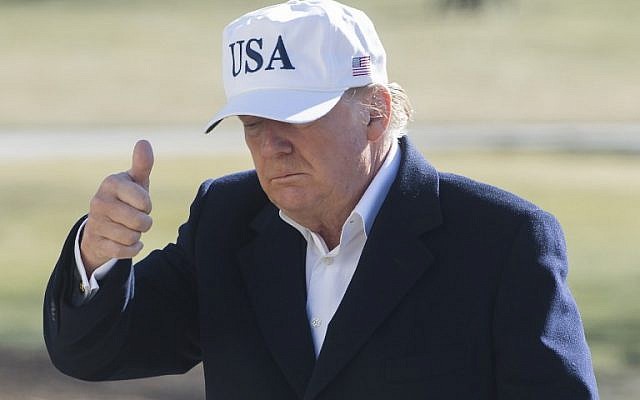 US President Donald Trump gives a thumbs-up as he walks from Marine One upon arrival on the South Lawn of the White House in Washington, DC, January 7, 2018, after spending the weekend at Camp David, the presidential retreat in Maryland. (AFP PHOTO / SAUL LOEB) US President Donald Trump gives a thumbs-up as he walks from Marine One upon arrival on the South Lawn of the White House in Washington, DC, January 7, 2018, after spending the weekend at Camp David, the presidential retreat in Maryland. (AFP PHOTO / SAUL LOEB)