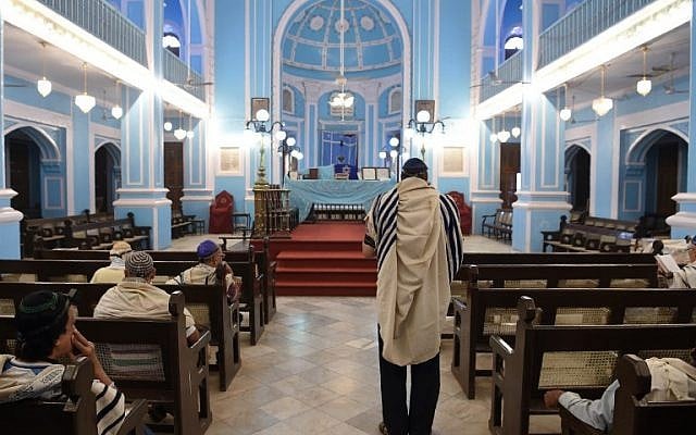 Members of the Indian Jewish community attend a morning prayer service at the Magen David Synagogue in Mumbai, January 9, 2018. (AFP Photo/Indranil Mukherjee) Members of the Indian Jewish community attend a morning prayer service at the Magen David Synagogue in Mumbai, January 9, 2018. (AFP Photo/Indranil Mukherjee)