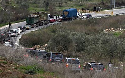 Israeli forces close a road on January 10, 2018 in the area where a 35-year-old Israeli rabbi was killed late the night before near Nablus. (Jaafar Ashtiyeh/AFP)