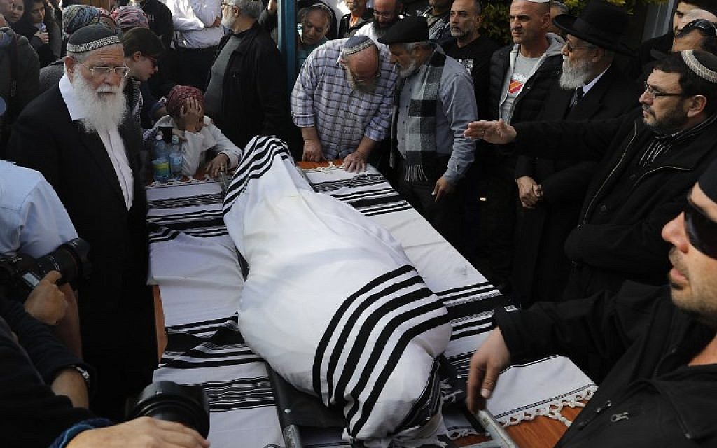 Israeli mourners attend the funeral of Rabbi Raziel Shevah in the West Bank wildcat settlement of Havat Gilad near the northern West Bank city of Nablus on January 10, 2018. (AFP PHOTO / Menahem KAHANA)