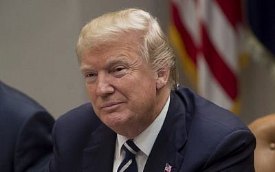 US President Donald Trump speaks alongside Kentucky Governor Matt Bevin (L) during a meeting on prison reform in the Roosevelt Room of the White House in Washington, DC, January 11, 2018. (AFP PHOTO / SAUL LOEB)