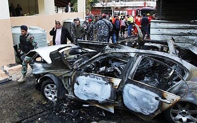 Lebanese security forces secure the area following a car bomb blast in the southern Lebanese port city of Sidon on January 14, 2018. (Mahmoud Zayyat / AFP) Lebanese security forces secure the area following a car bomb blast in the southern Lebanese port city of Sidon on January 14, 2018. (Mahmoud Zayyat / AFP)