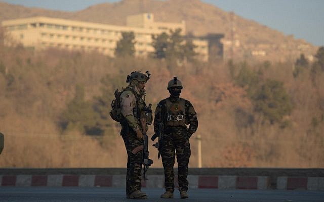 Afghan security forces keep watch near the Intercontinental Hotel following an attack in Kabul on January 21, 2018 (AFP PHOTO / SHAH MARAI)